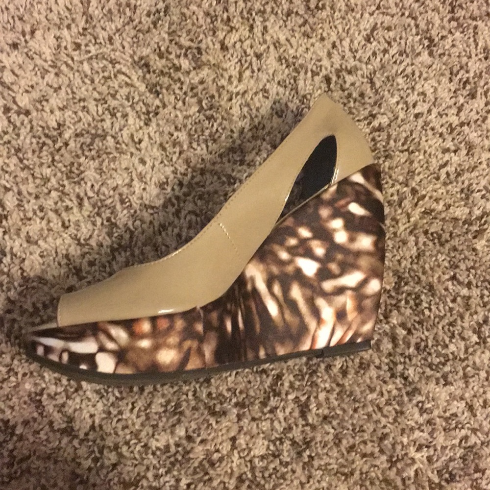 Shoes - Picture 2 of 5